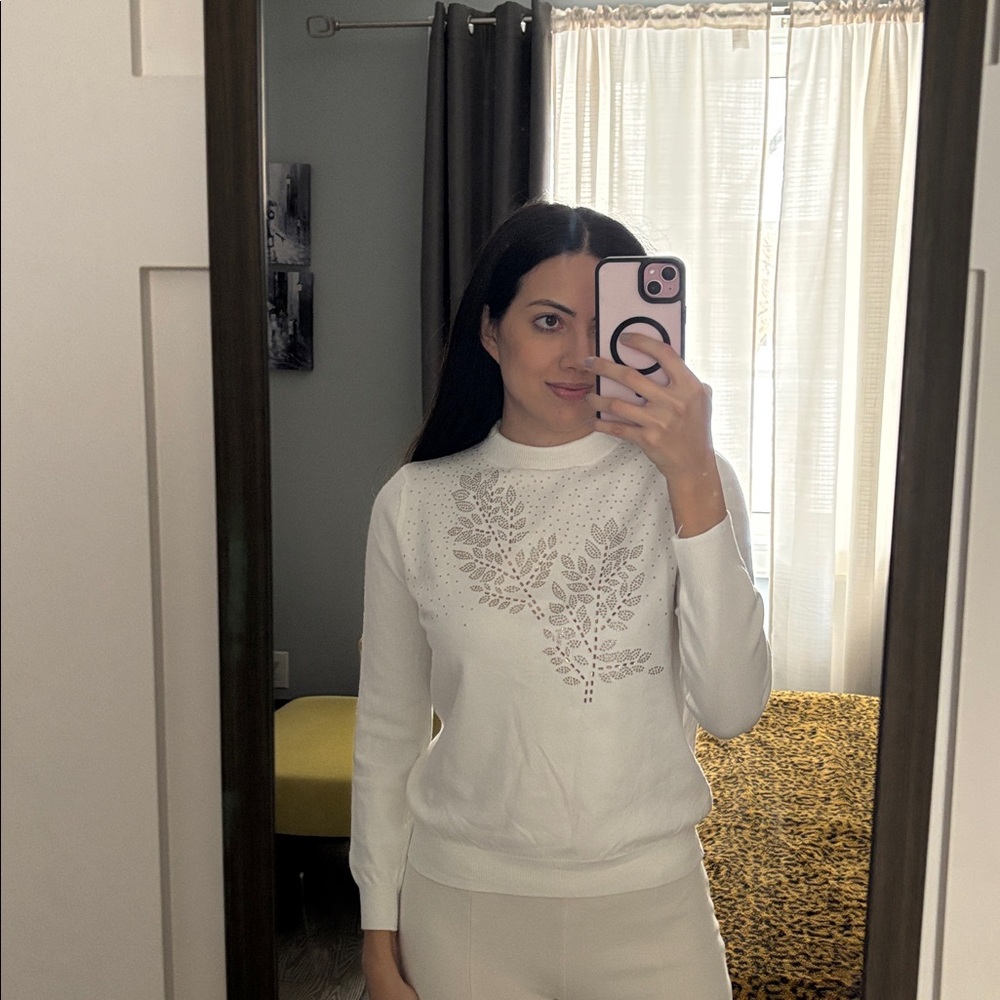 NEW Sweater🤍 - Picture 2 of 5